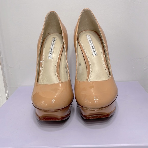 Vera Wang patent leather stiletto pumps - Picture 2 of 4